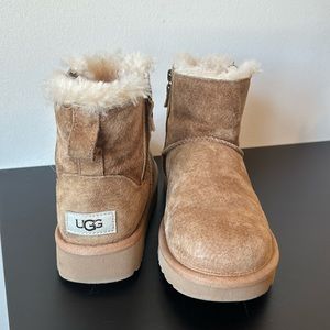 Ugg classic zip mini